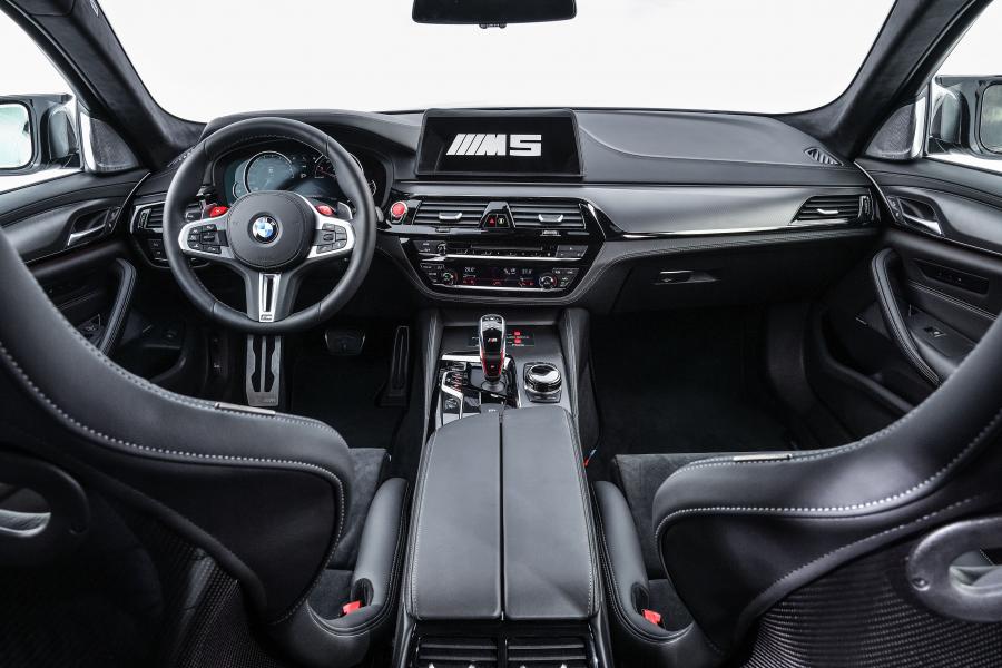 Торпедо BMW M5 MotoGP Safety Car (F90) 2018 года  (фото 36 из 56)